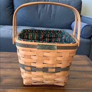 Longaberger 1995 Edition Christmas Collection Cranberry Basket with liner.